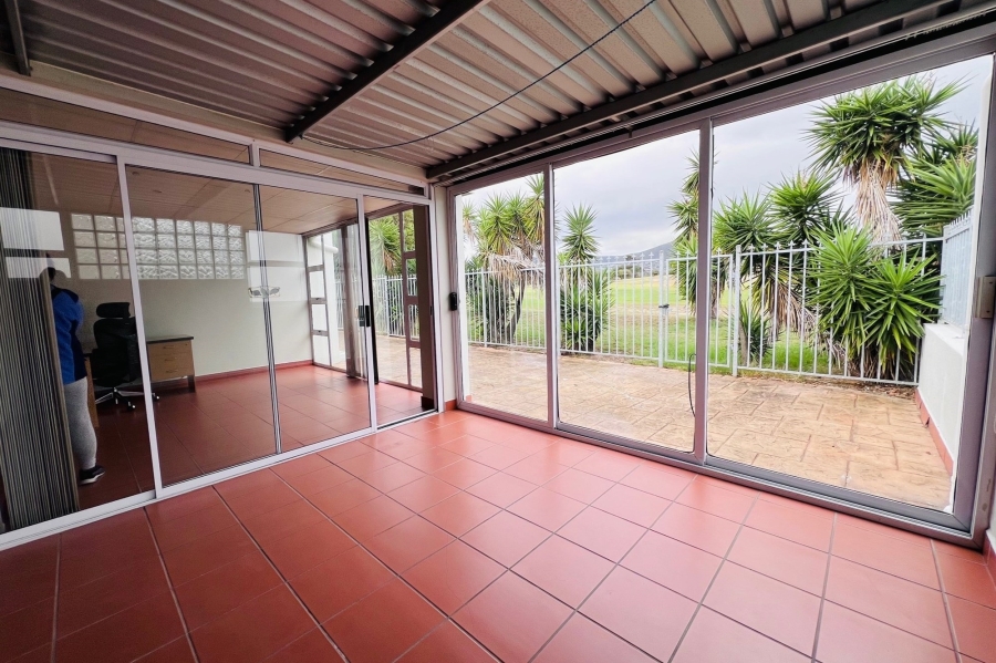 To Let 4 Bedroom Property for Rent in Parow Golf Course Western Cape